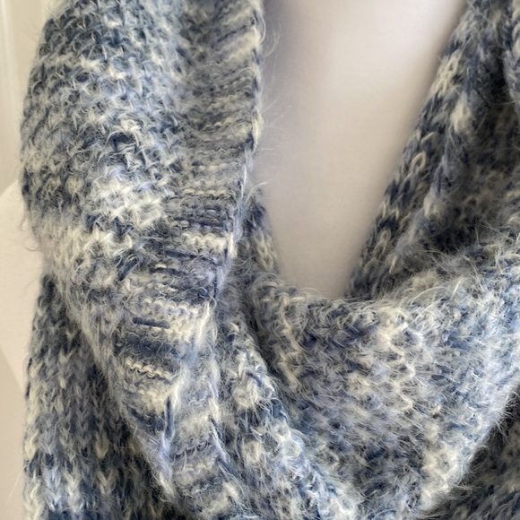 NWT BCBGeneration Knit Eternity Scarf - NEW - Picture 6 of 12